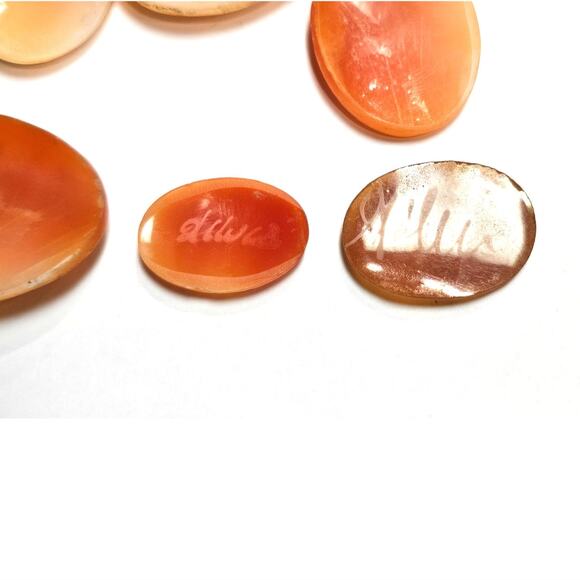 Vintage Conch Shell & Sardonyx Cameo Brooch Lot - Picture 3 of 8